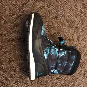 Les bottes on été bien nettoyer prêt à porter